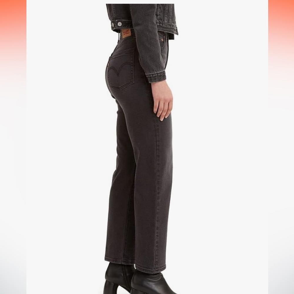 Levi's Women's Ribcage Straight Ankle Jeans in Washed Black